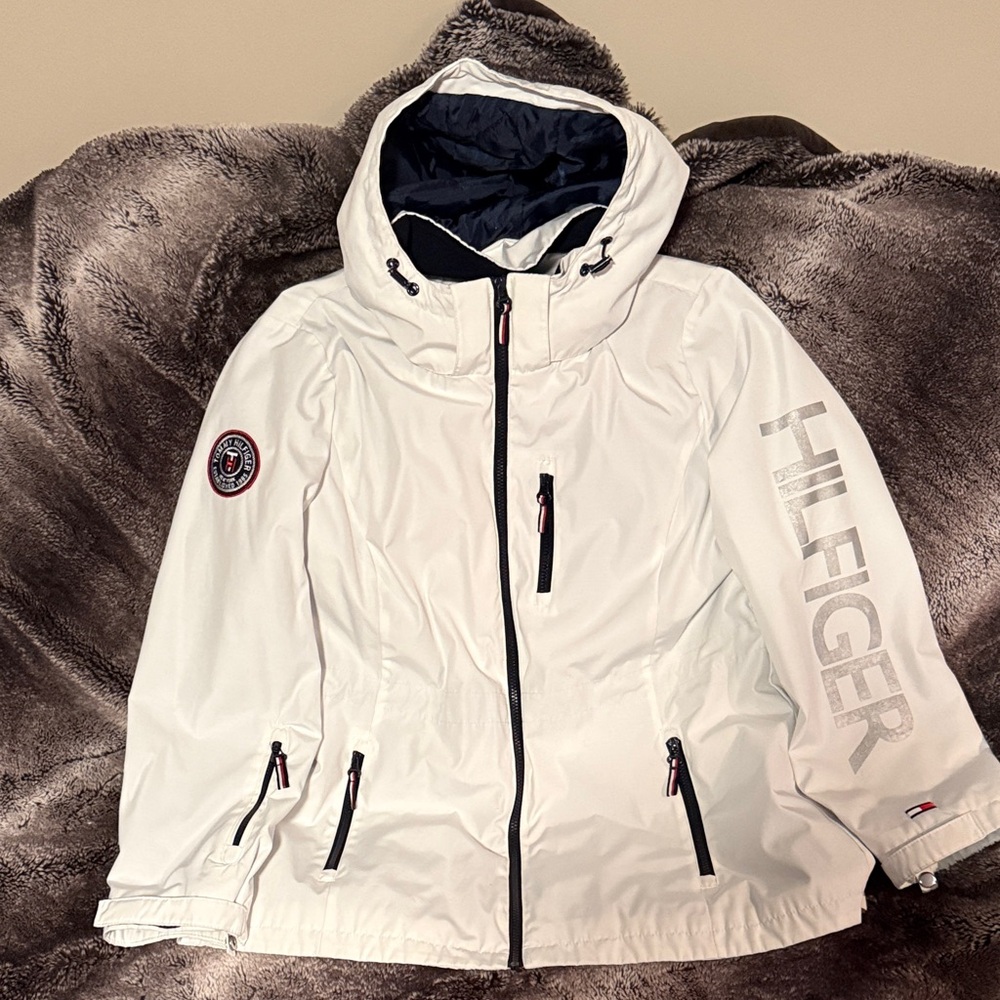 3 in 1 Tommy Hilfiger White Ski Jacket with Navy Hood Lining